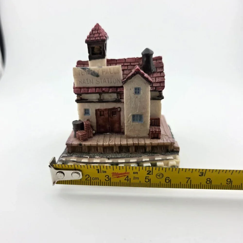 1991 Liberty Falls‎ International Resourcing Services Train Station Miniature